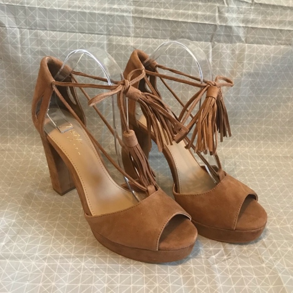 Lord & Taylor Suede Tassel Pumps Size 9.5 Women’s